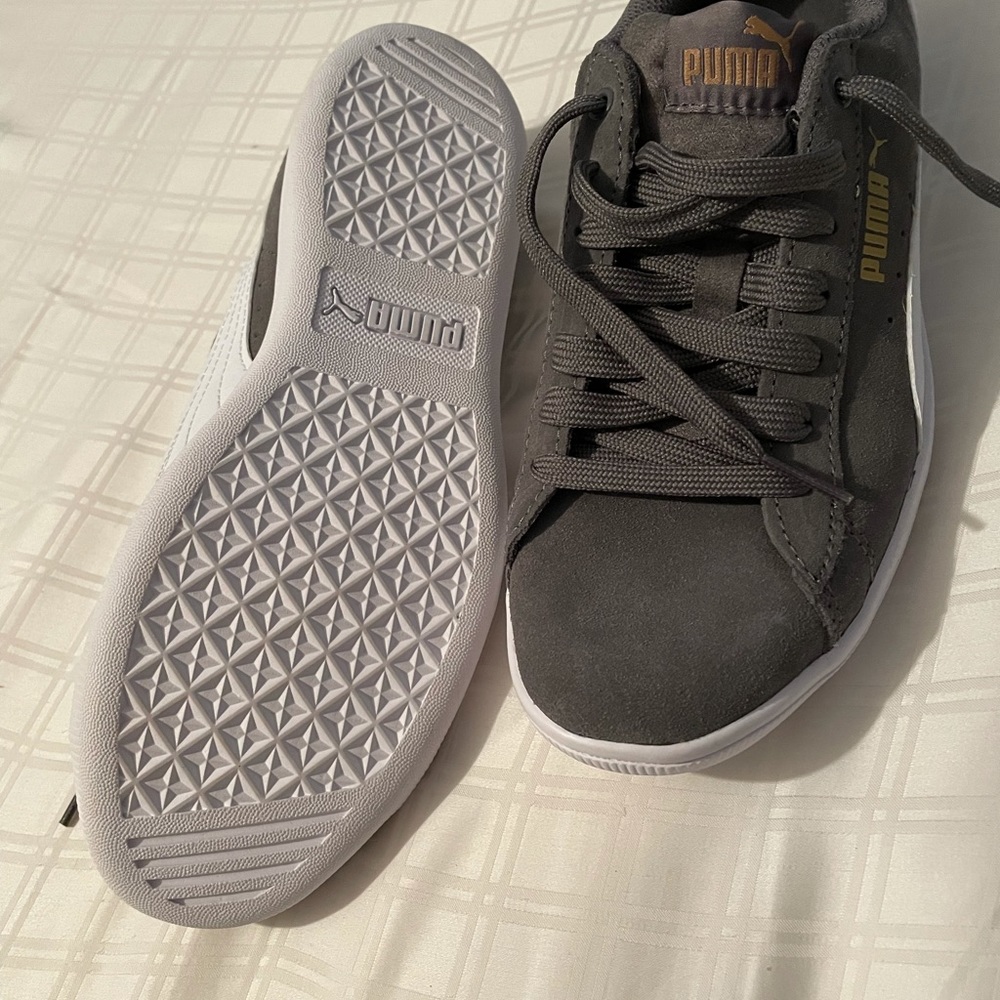 PUMA size 7 women’s shoe